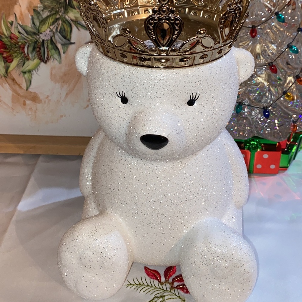 NWT POLAR BEAR WITH CROWN 3-WICK CANDLE HOLDER